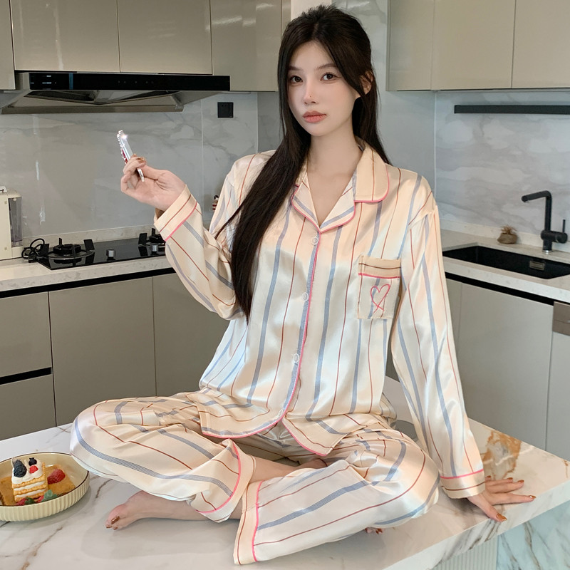 ชุดอยู่บ้านแขนยาวปักลายรูปหัวใจมินิมอล ใส่สบายสำหรับการนอนพักผ่อน