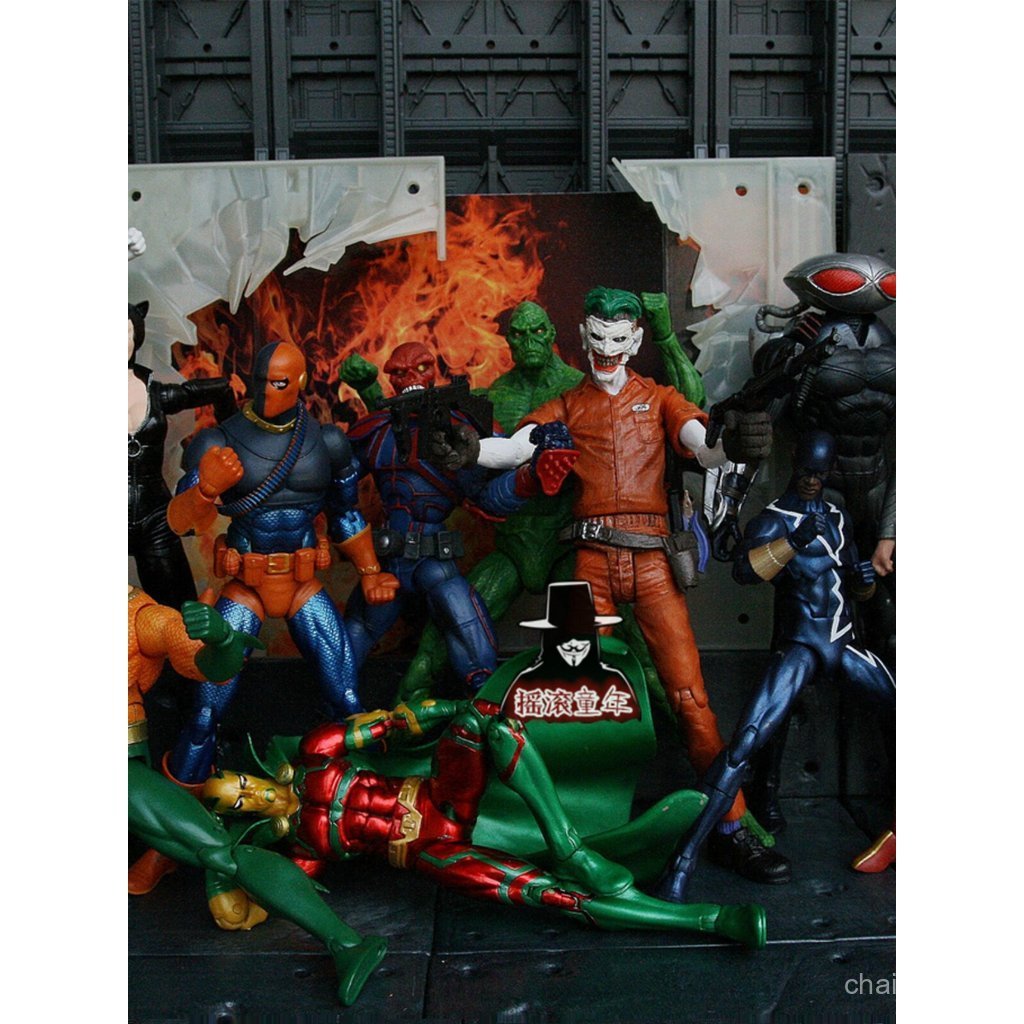 DC Injustice League Batman Jokers Funeral Bell Swamp Monster Neptune 20 ซม.23 ซม.เคลื่อนย้ายได้รูปทห