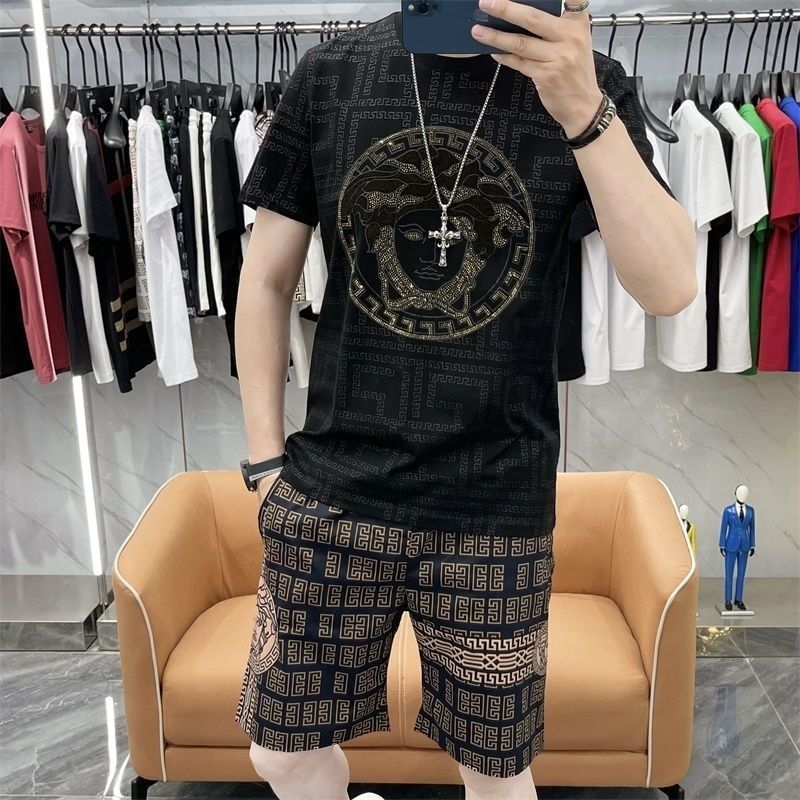 ชุดสองชิ้นแขนและขาสั้นสำหรับผู้ชาย สไตล์ยุโรป Streetwear ชุดกีฬาคุณภาพดีสำหรับฤดูร้อน