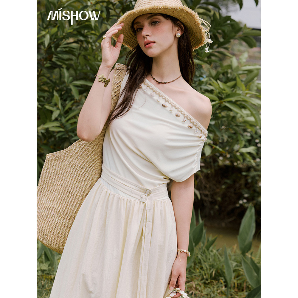 MISHOW 2026 Summer Shell Webbing ไหล่เอียง Slimmer ดูวันหยุดสไตล์ถักเย็บชุด