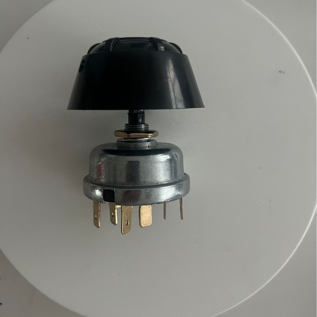 รถการเกษตร TS118 สวิทช์ JK109TS1096R รถแทรกเตอร์ฮอร์นสวิทช์ YD123 สวิทช์แสงคุณภาพสูงพร้อมสต็อก