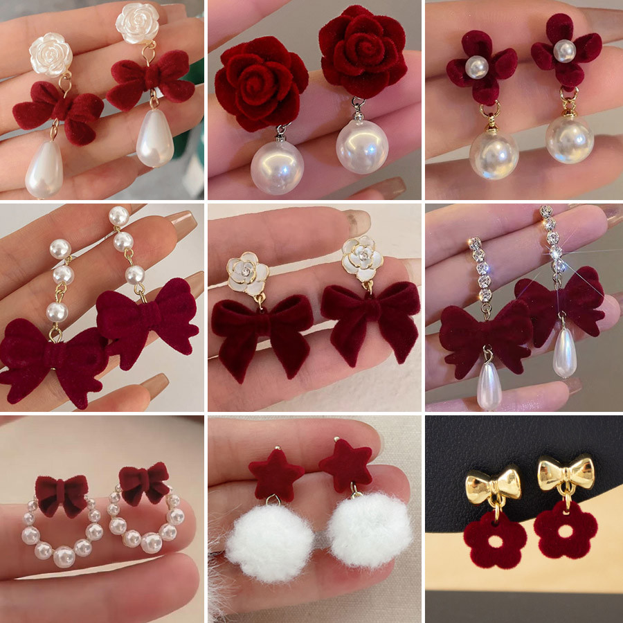 ของขวัญปีใหม่ สไตล์ใหม่ สีแดง ต่างหูมุกดีไซน์ลายดอกไม้และโบว์ ทรงยาวคลาสสิก
