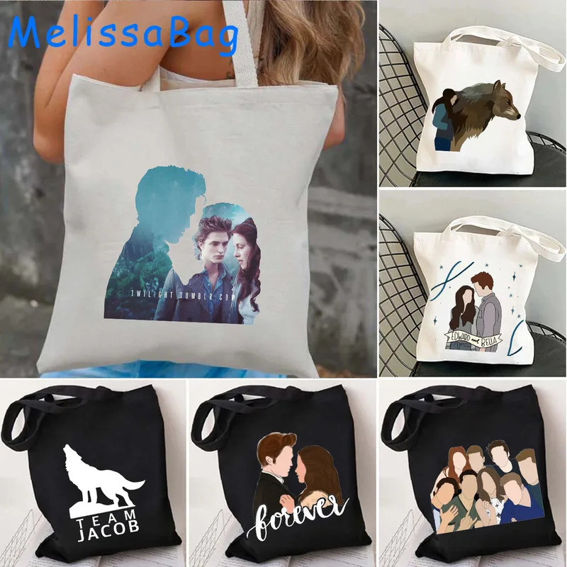 กระเป๋าผ้าแคนวาสสะพายไหล่ลายภาพยนตร์คลาสสิก The Twilight Saga เอ็ดเวิร์ดและเบลล่า ของขวัญสำหรับแฟนคล