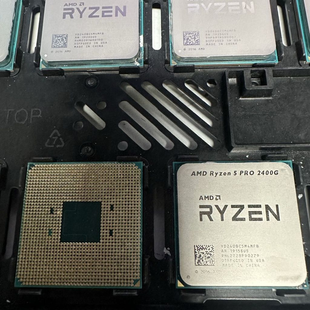 AMD ไรเซน R5 2400G ชิปแต่ละตัวมีสี่คอร์และแปดเธรด3.6ความถี่หลัก สติทช์ CPU R3 Pro 3200G