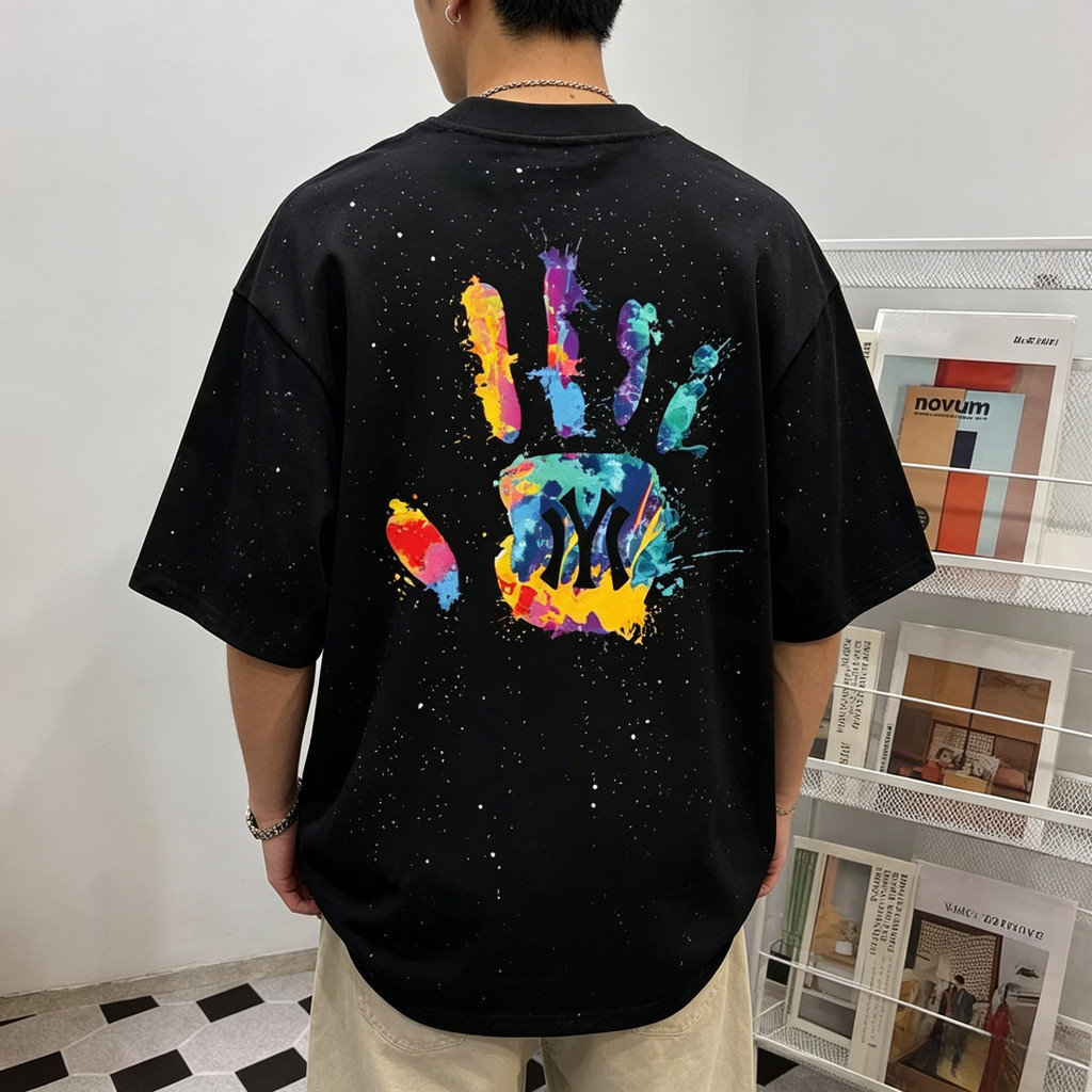 TeeTwoOneเสื้อยืดสีดำ Oversize คอกลม ลายกากเพชรวิ้งๆ ผ้าคอตตอนนุ่มใส่สบาย แมตช์ง่ายได้ทุกชุด  'Colored palms IYI'