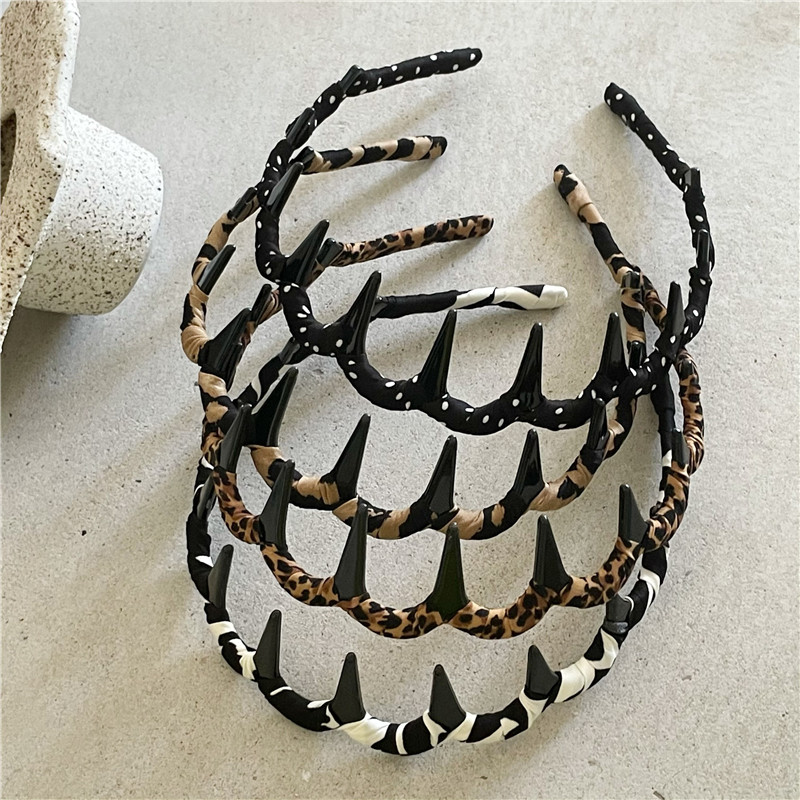 T Temperament Retro Leopard Print Polka Dot Fabric Hand-Twisted Headband Out Street Matching Hairpin