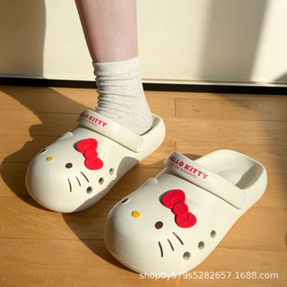 2026 สไตล์ใหม่ Sanrio ของแท้ HelloKitty Hole รองเท้าผู้หญิงสวมใส่ด้านนอก Shit-stepping หนา soled Anti-slip Baotou20260415