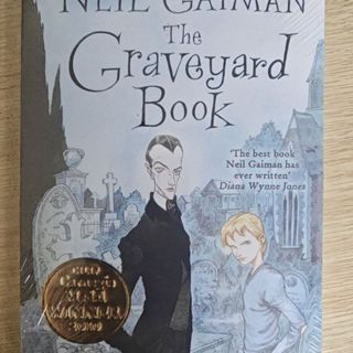 หนังสือกระดาษ The Graveyard Book Neil Gaiman