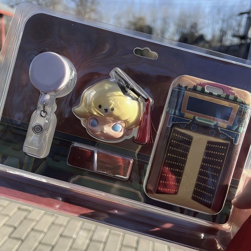 Yang Chaochan สินค้า Co., Ltd. Beida Cultural Creative {DIM Bubble Co-Branded Card Holder} Beida Off