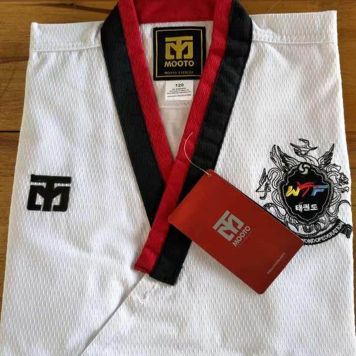 เสื้อMOOTO Taekwondo สำหรับเด็ก ปรินต์สีแดงและดำ ตามมาตรฐาน WTF