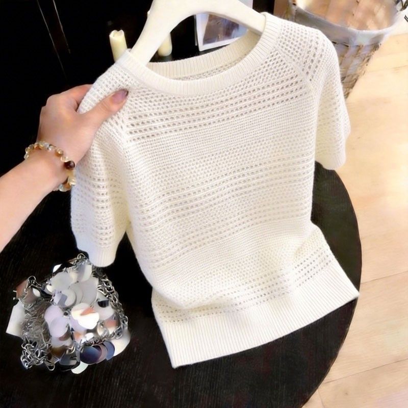 เสื้อถักแขนสั้นคอกลมสำหรับผู้หญิง ออกแบบมาให้สวมใส่ง่ายในช่วงต้นฤดูใบไม้ผลิ สไตล์เรียบหรูและดู молодой и сладкой