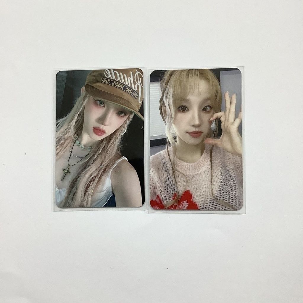 พร้อมสต็อก Yuqi Yuqi soloms1.0 การ์ดพิเศษเสื้อกันหนาวสีชมพู Qi หมวก Qi การ์ดรูปถ่าย Song Yuqi