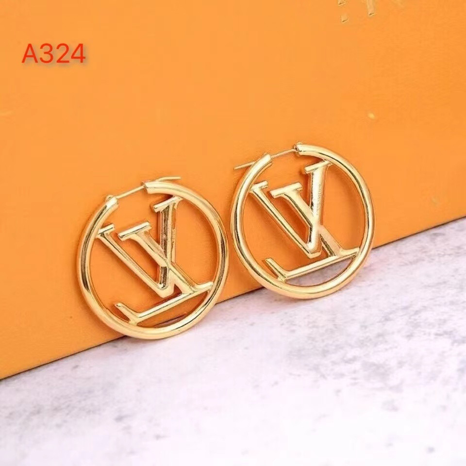 ต่างหูแบบห่วงในสไตล์แฟชั่น สำหรับสุภาพสตรี