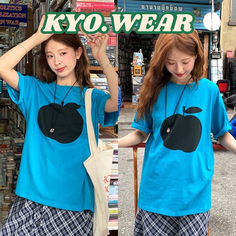 KYO 🌸 แฟชั่น เสื้อยืดผู้หญิง พิมพ์ลาย "Black Apple" oversize เสื้อน่ารัก ผ้าCOTTON โคตรนุ่ม เสื้อยืด เสือใส่สบาย【COD】