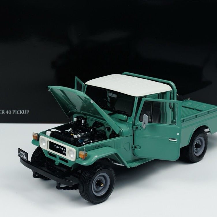 Kyosho 1/18 TOYOTA LAND CRUISER 40(F.GREEN) 合金 08958FG
