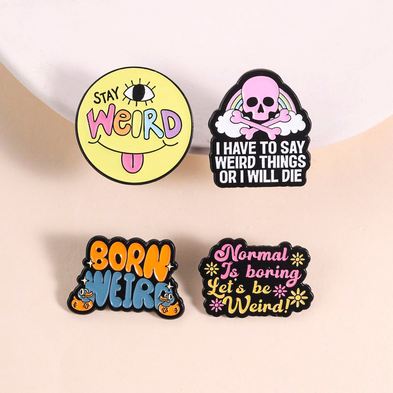 Retro Hippie สไตล์เคลือบ Pin "STAY WEIRD" Skull เข็มกลัดข้อความสีสันสดใส Badge อินเทรนด์ชุดอุปกรณ์เสริมของขวัญ