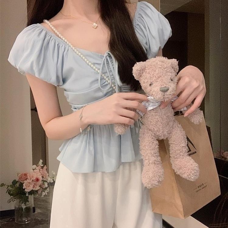 Yueyue YY 2024 ฤดูร้อนอารมณ์ฝรั่งเศสหวานจีบสแควร์คอ Lace-Up Design เสื้อสไตล์ตะวันตกแคบ-เอว Slimmer 