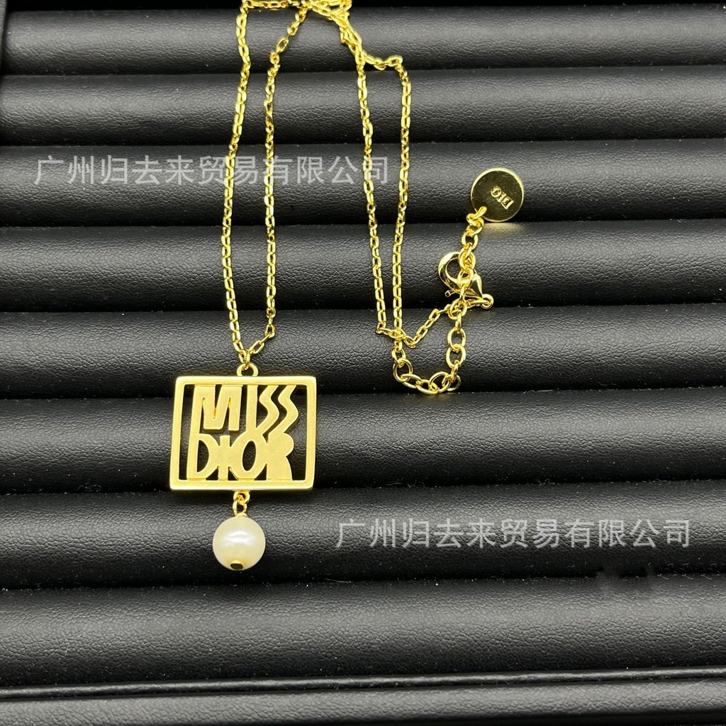 1: 1 Original Label AAA + CD Letter MISS Square Hollow Pearl สร้อยคอผู้หญิง High-End Clavicle Chain