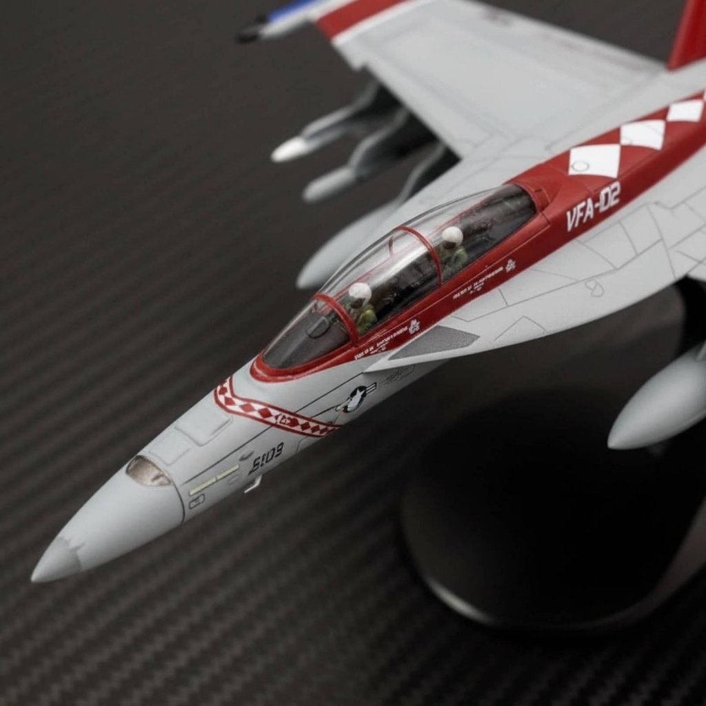 รายละเอียดสูง 1/100 Scale F/A-18 รุ่นเปลี่ยน Landing Gear Static Fighter Jet Display รุ่นสะสมคุณภาพส