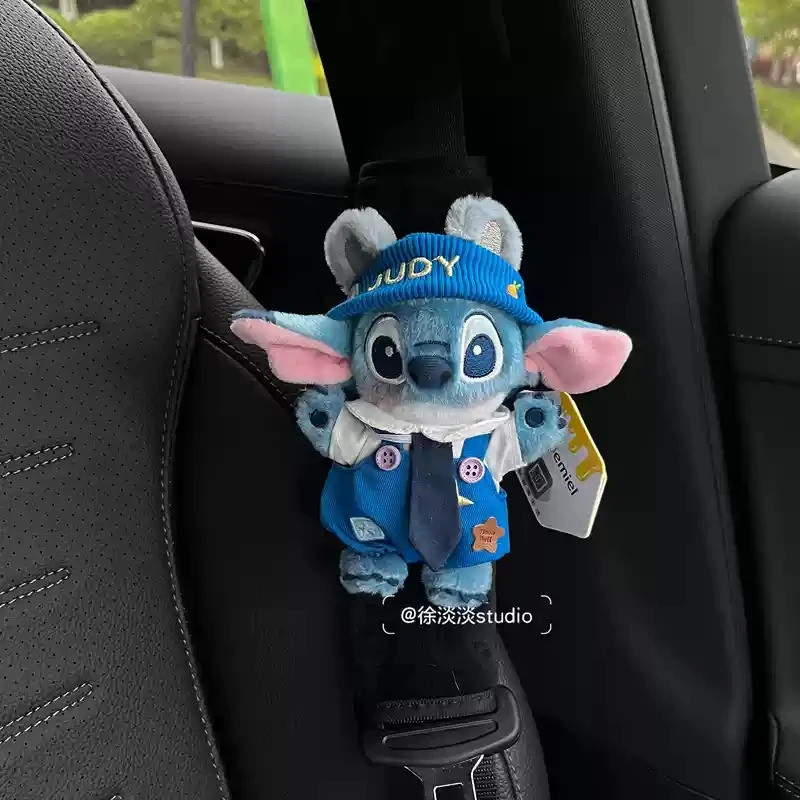 2025 ใหม่ Stitch คอสเพลย์ Judy Stitch เข็มขัดนิรภัยไหล่ Pad ฝาครอบคู่ตกแต่งรถตุ๊กตานุ่ม Anti-Wear สาวอะนิเมะของขวัญ