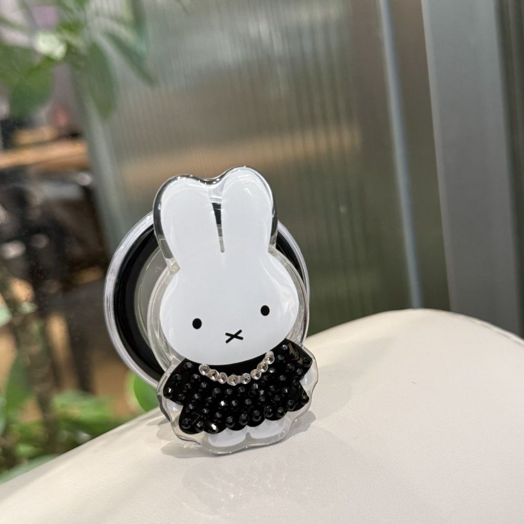 Pop Socket Miffy Bunny เสื้อผ้าสีดําน่ารักที่จับโทรศัพท์หรูหราแม่เหล็ก Miffy Rabbit Griptok HP Magsa