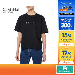 CALVIN KLEIN เสื้อยืดคอกลมแขนสั้นผู้หญิง Standard Logo ทรง R…