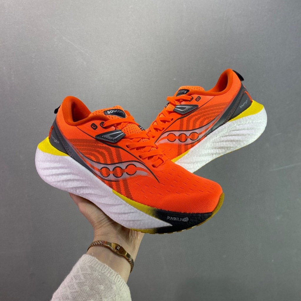 Saucony TRIUMPH 22 รองเท้าวิ่งสําหรับผู้ชายและผู้หญิงรองเท้าผ้าใบคู่ Unisex Cushioned และตาข่ายระบาย