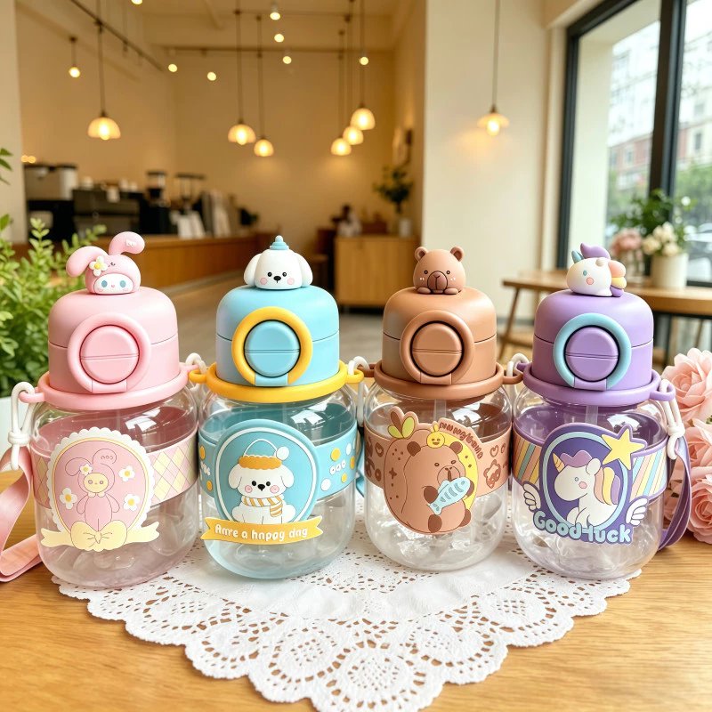 แก้วน้ำสำหรับเด็ก กระติกน้ำ 2in1 (ยกดื่ม+หลอด) 660ml หัวการ์ตูน 3D มีสายสะพาย ขวดน้ำเด็กไปรร