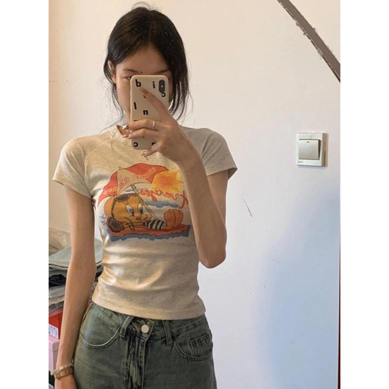 ตัวอักษรการ์ตูนพิมพ์เสื้อยืดแขนสั้นผู้หญิงผ้าฝ้าย เสื้อยืดคอปกผู้หญิง เสื้อยืดผู้หญิงแฟชั่นสวยๆ แฟชั่นสตรีท