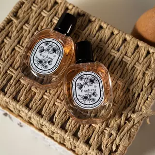 น้ำหอม Enchant ซื้อ 2 แถม 2 น้ำหอมผู้หญิง.กลิ่นหอมดอกไม้ กลิ่นหอมหวานแต่แอบเซ็กซี่ น้ำหอมผู้ชาย หอมหรูหรา 30ml