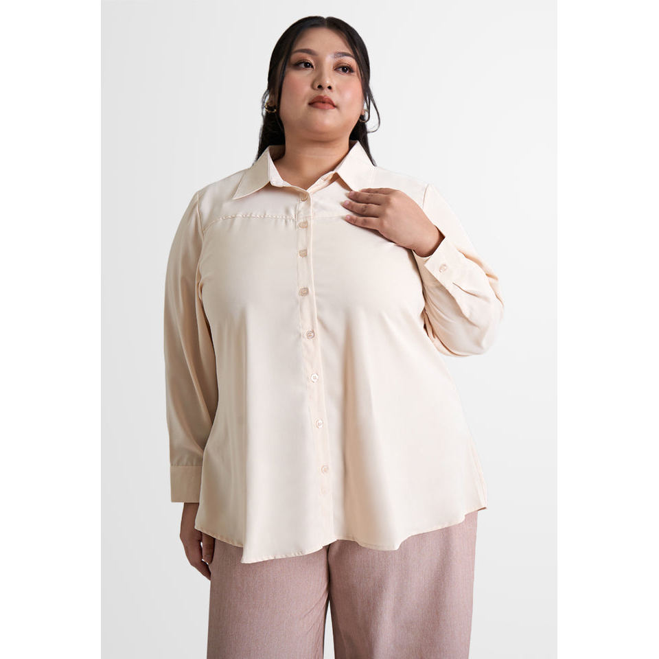 เสื้อทํางาน Emberly Flowy Yoke