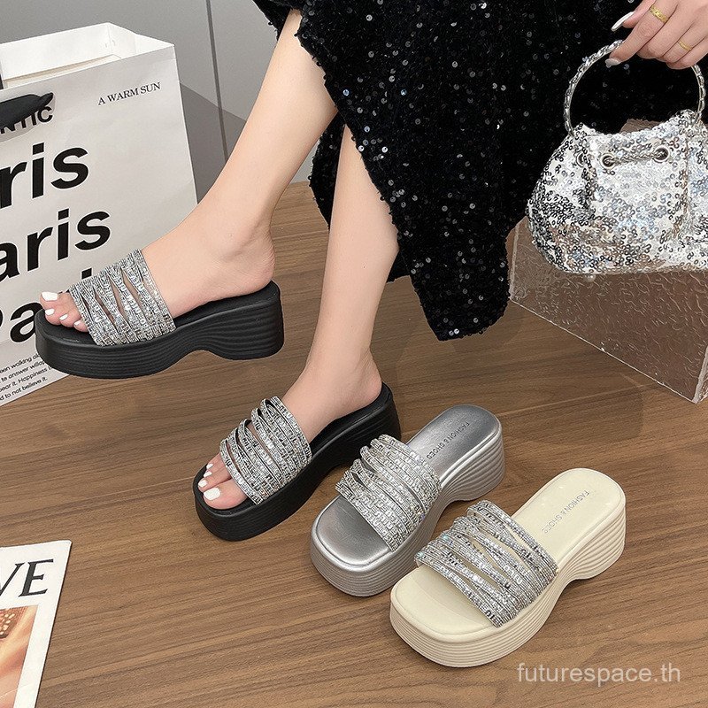 รองเท้าแตะส้นแบน Rhinestone สไตล์นางฟ้า พื้นหนาสำหรับใส่ออกนอกบ้านในฤดูร้อน