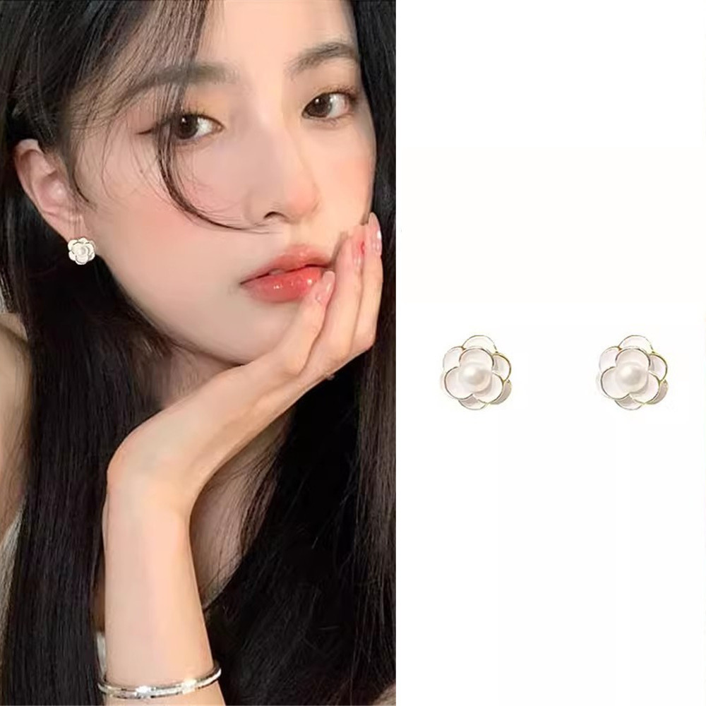 ต่างหู Camellia สีขาบ หรูหราและอินเทรนด์สำหรับสาวๆ