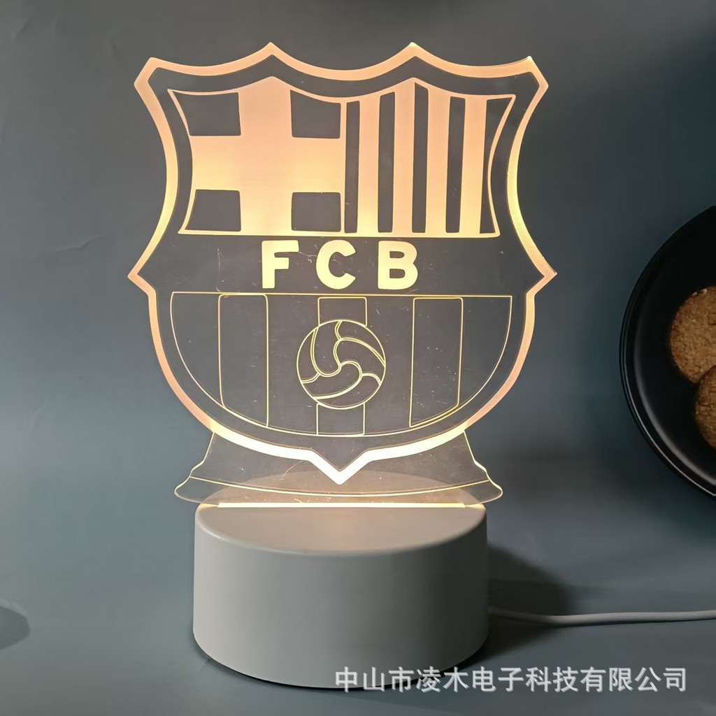 ของขวัญ Creative Football Club DIY3d Night Light Plug-In ห้องนอนโคมไฟข้างเตียง led โคมไฟตั้งโต๊ะขนาด