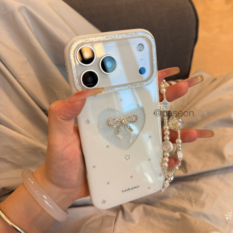 Hollow Heart Glitter ins เหมาะสําหรับ 17promax 16iPhone15pro สร้อยข้อมือผีเสื้อเชลล์ 13promax