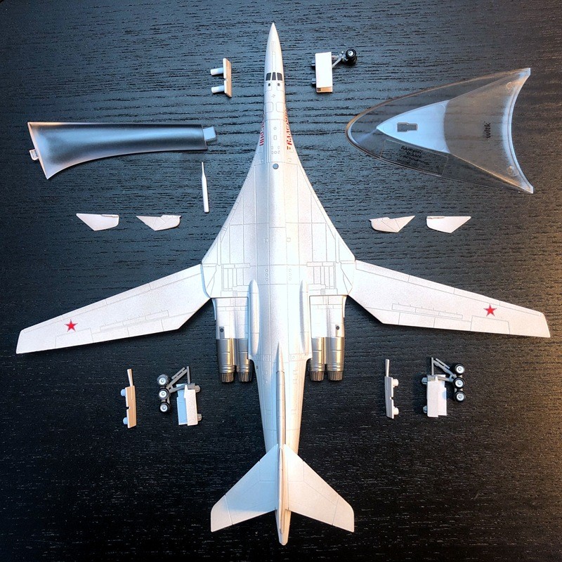 [จัดส่งด่วน] 1: 200 รัสเซีย TU-160 White Swan BIB Gun Cavalry TU-95 ภาพ 160 ภาพ 95 โลหะผสมเครื่องบิน