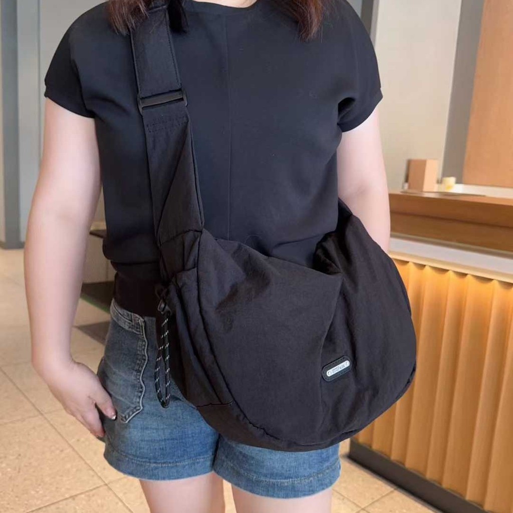 Casual Messenger Bag Dumpling Bag แฟชั่นสไตล์ใหม่ความจุขนาดใหญ่กระเป๋าสะพายอินเทรนด์นักเรียน Casual 