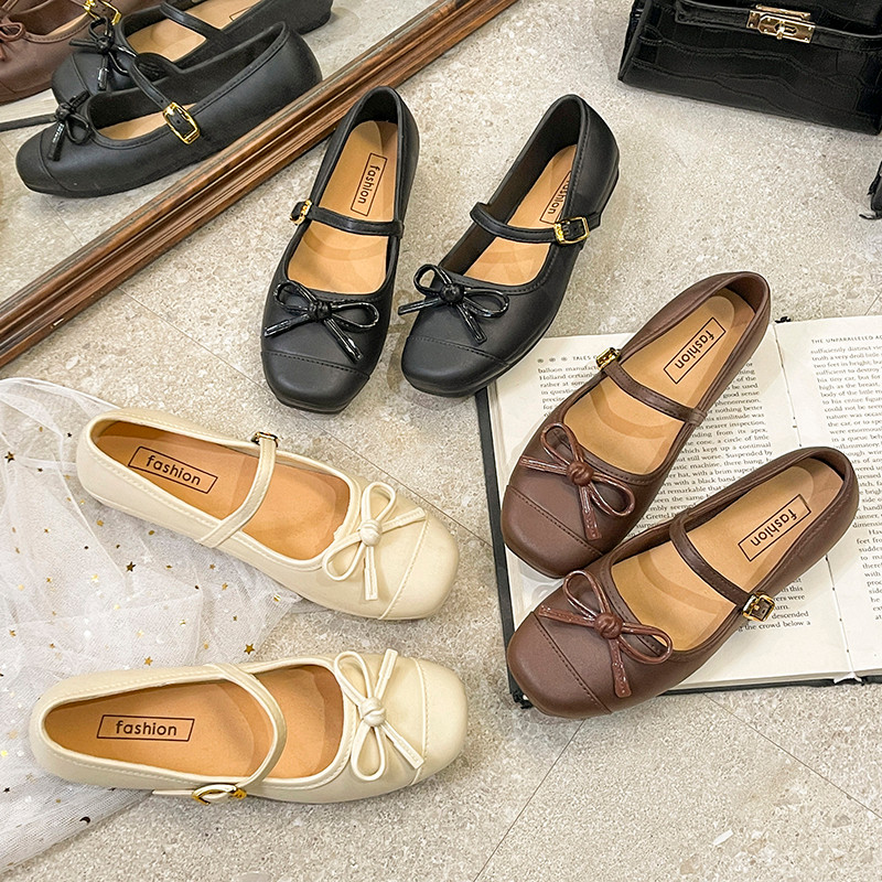 go🚚รองเท้าผู้หญิง ดีไซน์น่ารัก มีโบว์หน้าเท้า สายรัดปรับได้ ใส่สบาย กันลื่น ไม่เจ็บเท้า มี 3 สี  (ดำ/น้ำตาล/ขาว)  A-085