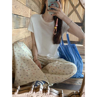 <Moss Queen> เสื้อยืดแขนสั้นผ้าฝ้ายผสมใยไผ่สำหรับผู้หญิง ดีไซน์มีเท็กซ์เจอร์รับซัมเมอร์ ทรงเข้ารูป สวมใส่เป็นเสื้อตัวในเรียบง่าย