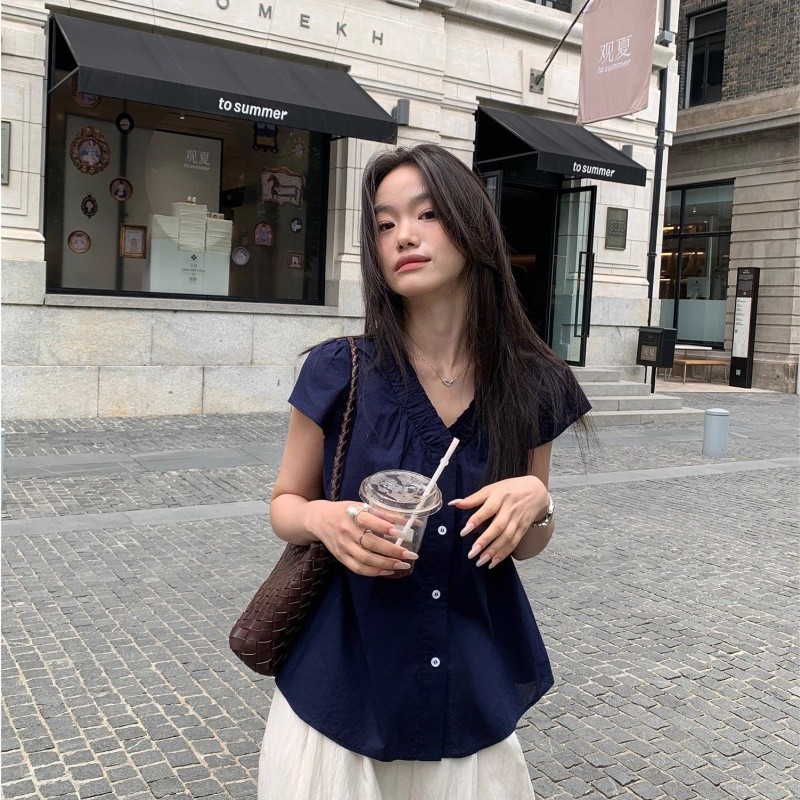 coco-เสื้อสุภาพสตรี สีทึบ เสื้อแขนสั้น คอวี ปุ่มกด สดชื่น หวาน แฟชั่นฤดูร้อน