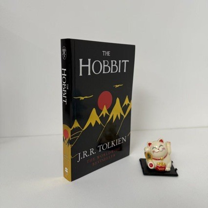 พร้อมสต็อก จัดส่งรวดเร็ว Hobbit The Hobbit Tolkien Tolkien Modern Fantasy Novel26510403