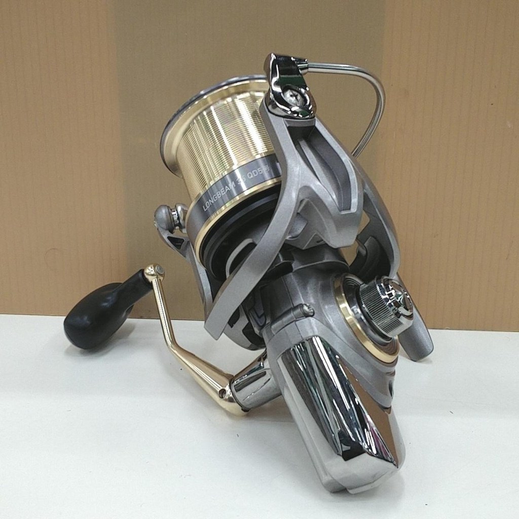 รอกสปินนิ่ง DAIWA 23 Long Beam 35QD5