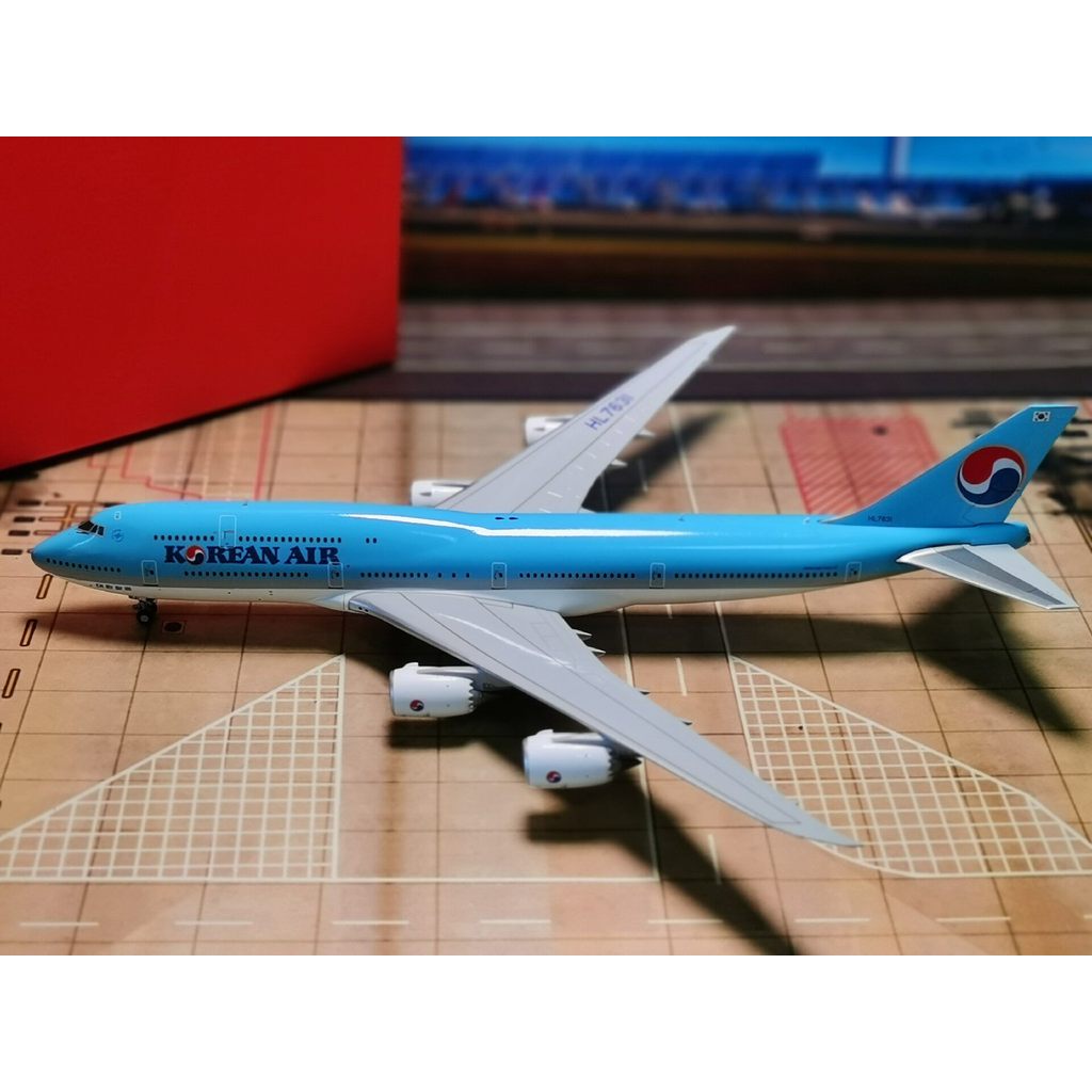 ยี่ห้อ: JC Wings Model: B747-8i Airlines: Daehan Airlines หมายเลขทะเบียน: HL7631 Scale: 1/400 การขนส