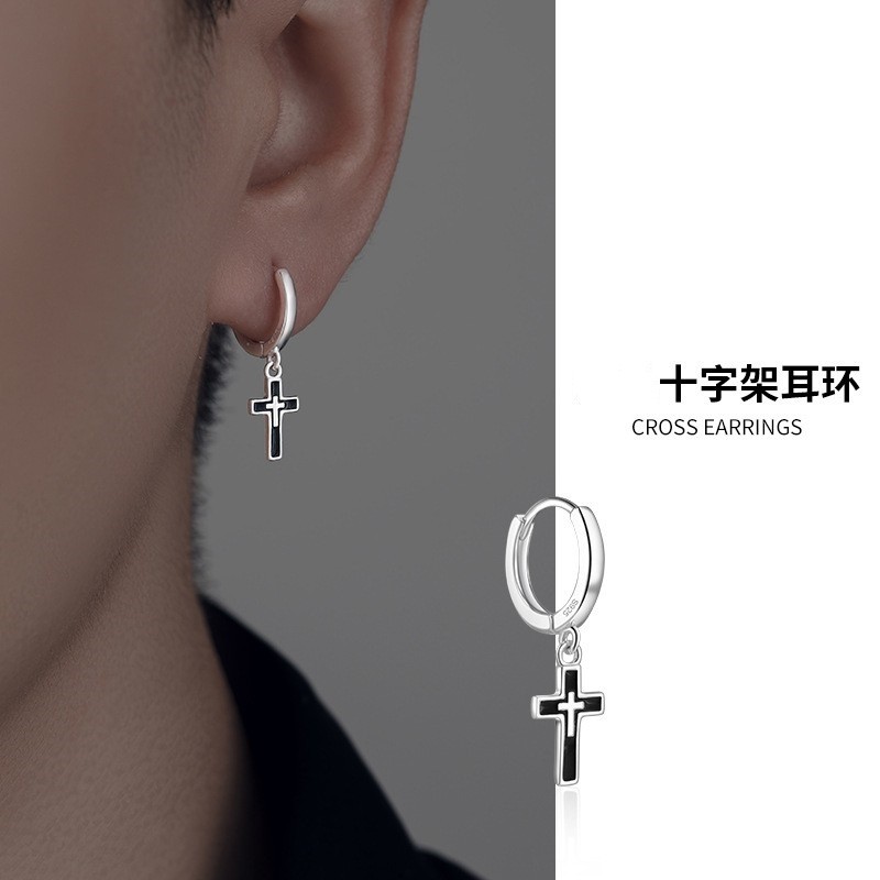 ต่างหูเงินผู้ชาย Hypoallergenic ไม่คัน High-End ต่างหูไม้กางเขนสีดํา Street Wear Street Wear