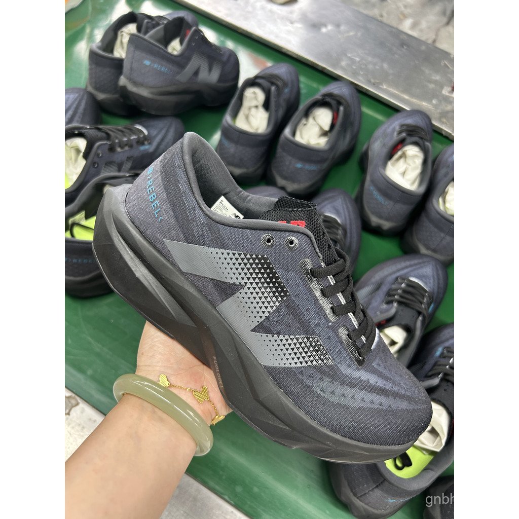 รองเท้าวิ่ง FuelCell Rebel สำหรับกีฬาและสันทนาการ