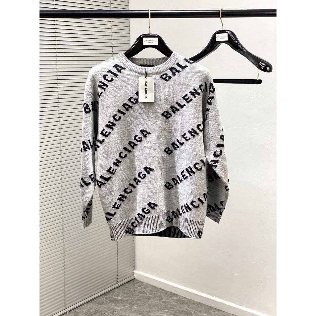 เสื้อกันหนาว Balenciaga สำหรับฤดูหนาว