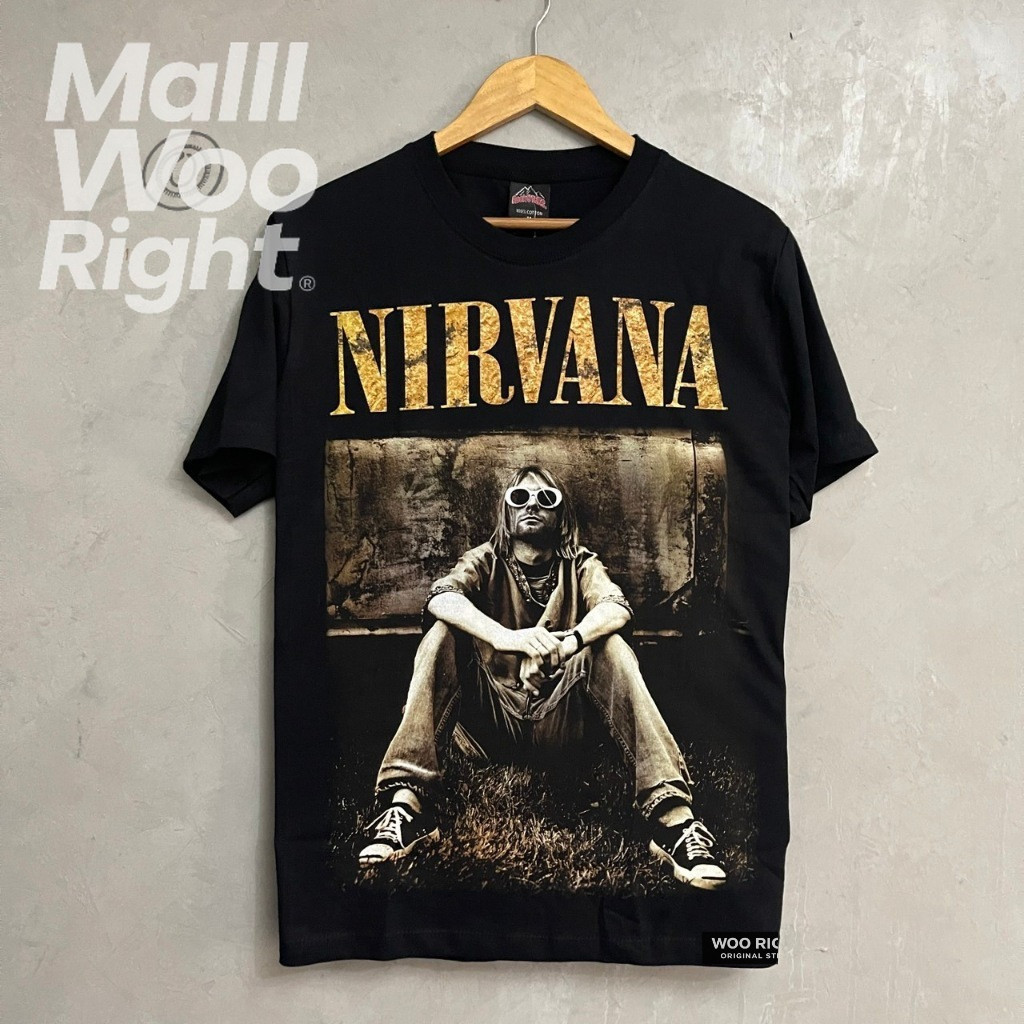 (จัดส่งตลอด 24 ชั่วโมง)Woo Right เสื้อยืด Nirvanaพี่เคิร์ตนั่งหล่อ (เรืองแสงป้ายRocktees) ผ้าคอตตอน100 HY