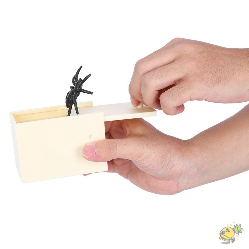 WXDX.TH Prank Jump Scare กล่อง, 9.3x6.3x5.6 ซม.พลาสติก + ยางปลอม Bug Trick ของเล่น, Hilarious White Spider Prank Prop Fools