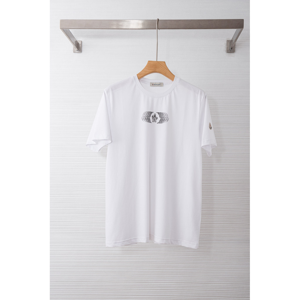 Moncler/Moncler 2026 ต้นฤดูใบไม้ผลิสไตล์ใหม่เสื้อยืดแขนสั้นผู้ชายสไตล์ผู้หญิงคู่สไตล์ Street เกลียว 