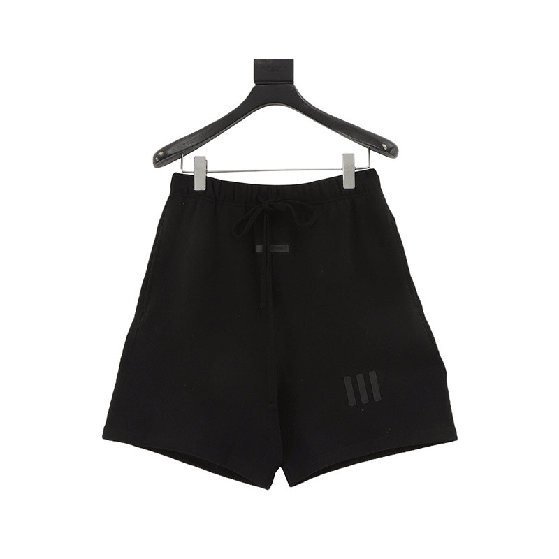 กางเกงขาสั้น_unisex_จาก_Fear_Of_God_Essentials พิมพ์ด้วยซิลิโคน สไตล์_high_street